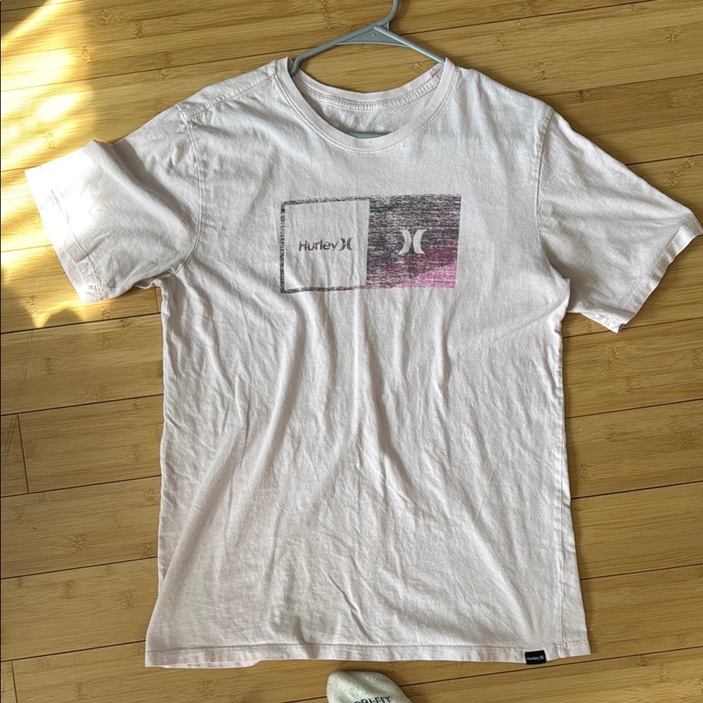 Hurley Men's light pink T-Shirt